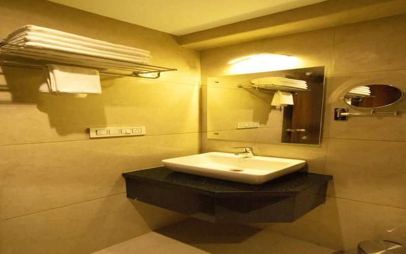 Super Hotel O Nar Comforts Near Ksr Railway Station Bangalore Luaran gambar
