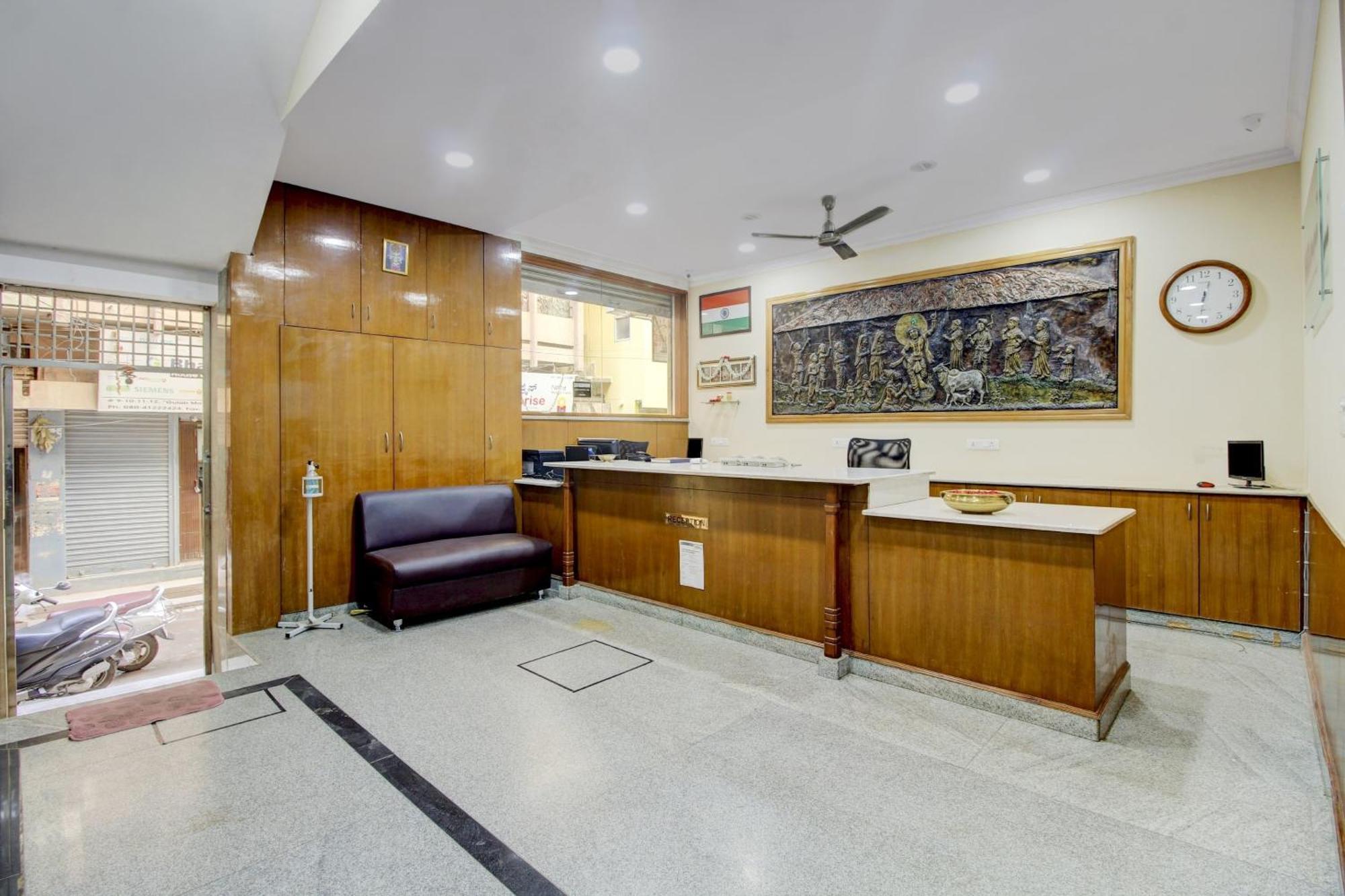 Super Hotel O Nar Comforts Near Ksr Railway Station Bangalore Luaran gambar