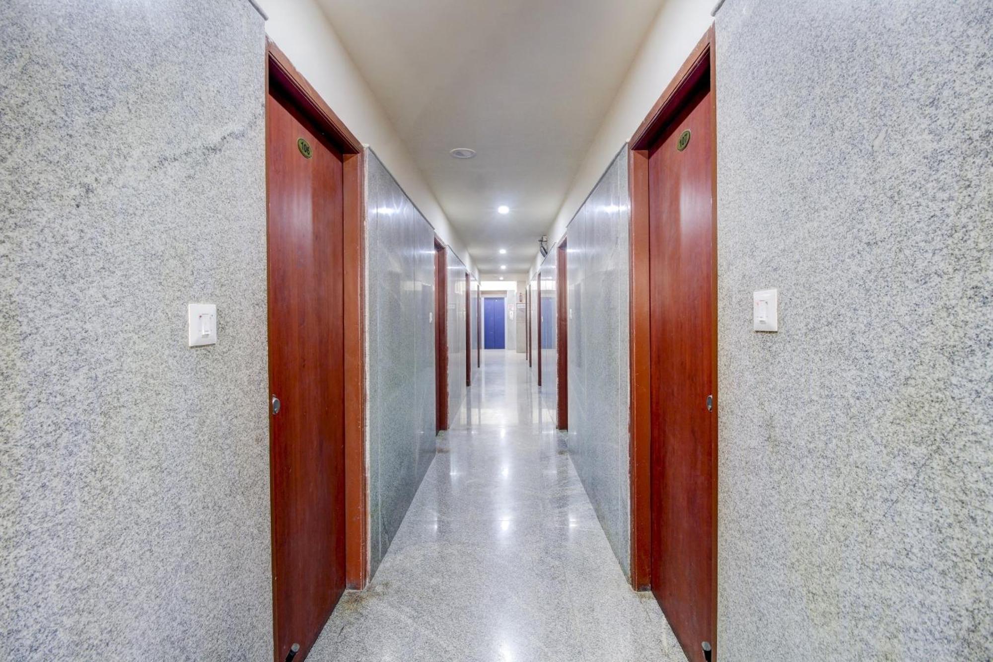 Super Hotel O Nar Comforts Near Ksr Railway Station Bangalore Luaran gambar